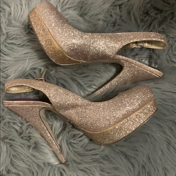 Gold glittery heels!! - Picture 2 of 3